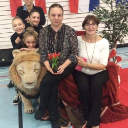 Prof. Gordana Cimaš, trenerica Julija Jankova, Mia Gvozden, Bianca Gajšak, Nera Štrbac i Ema Bello